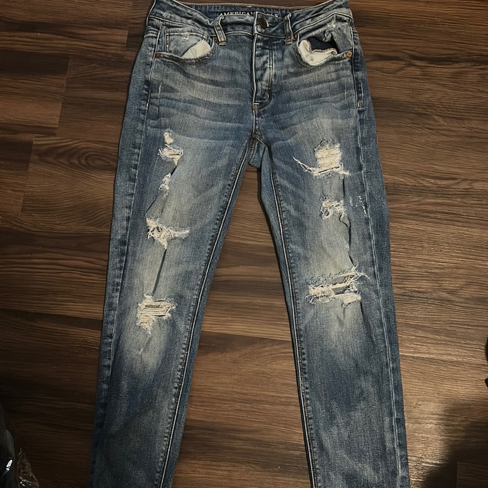 LIKE NEW American eagle tomgirl jeans